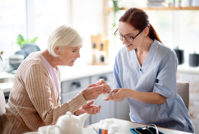 tips-for-seniors-to-manage-their-medications